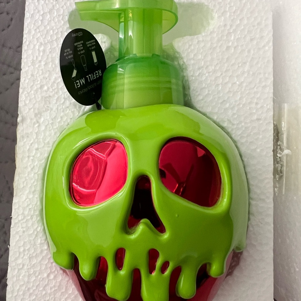 Bath & Body Works Disney Villains Evil Queen Poison Apple Soap Dispenser In Hand
